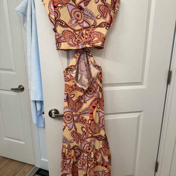 ALC Alexandria Midi dress, with a beautiful and sexy cut in the back. - Picture 2 of 7